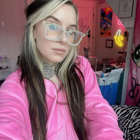 โ๏ธ๐Meet ur Posher ๐๐ - Picture 4 of 7